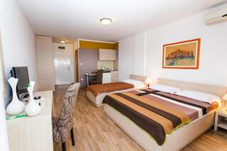 Апартаменты Apartments Marija Свети-Стефан Номер-студио с балконом и видом на море-27