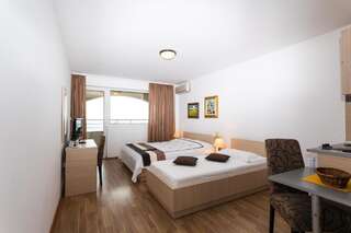 Апартаменты Apartments Marija Свети-Стефан Номер-студио с балконом и видом на море-39