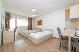 Апартаменты Apartments Marija Свети-Стефан Номер-студио с балконом и видом на море-8